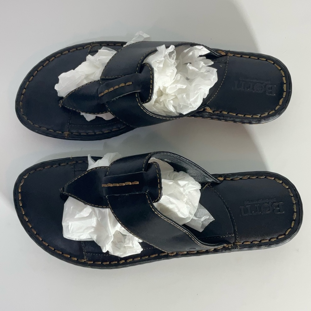 Born Black Leather Between Toe Sandals Gently Used & In Great Condition; Size 8 - Picture 9 of 15